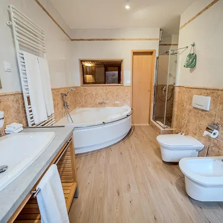 Bed & Breakfast Platan - Platan Tata